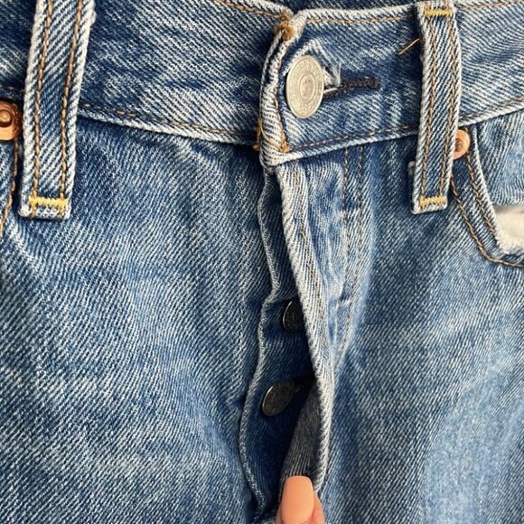 levi’s 100% cotton jeans button fly distressed medium wash sz 26 - Picture 3 of 9